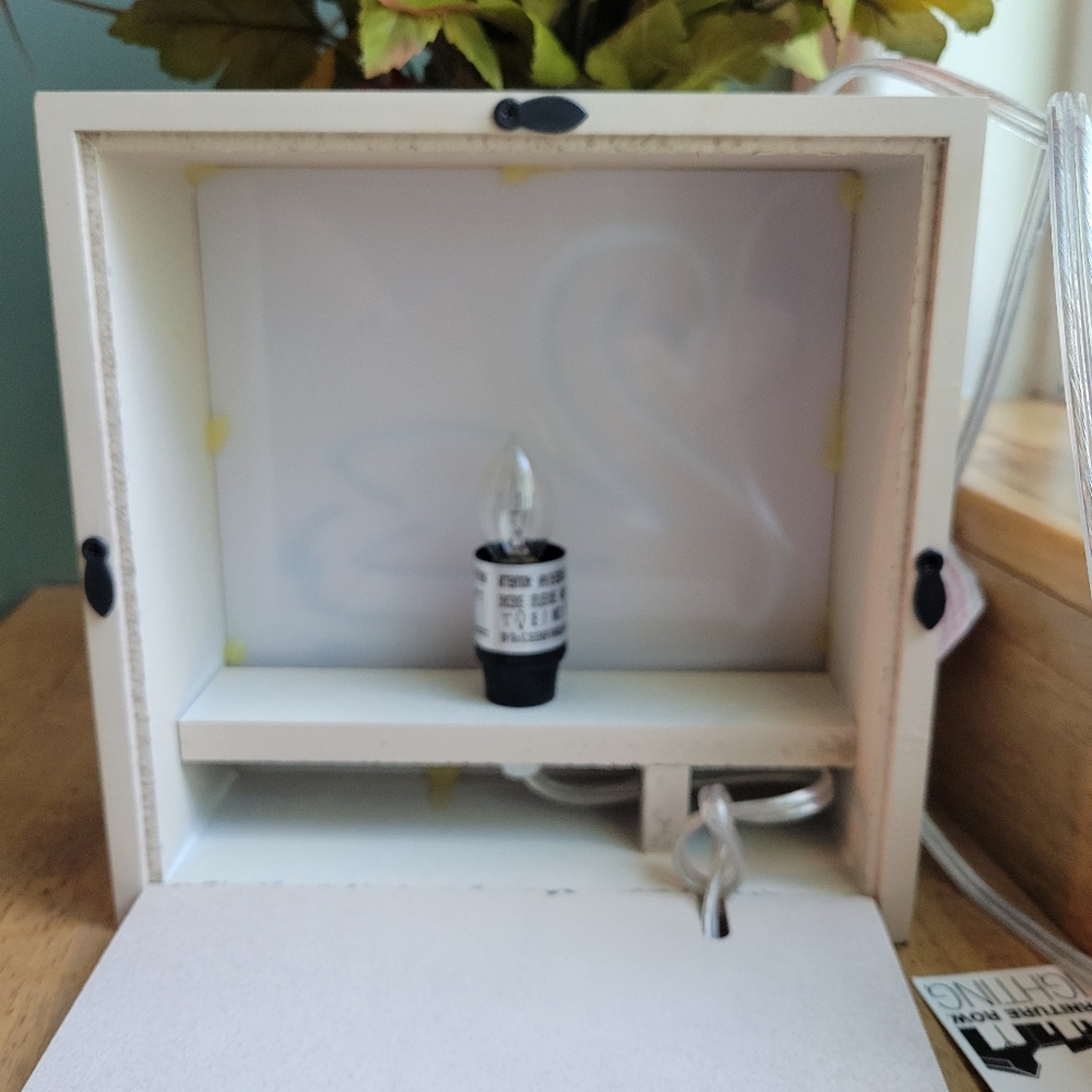 Swan Box Lamp | Nightlight - Picture 6 of 9